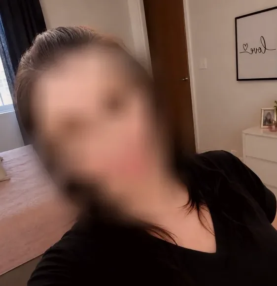 Caroline, 37