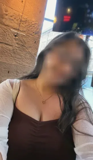 Emilie, 24
