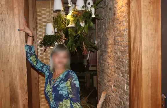 Esther, 28