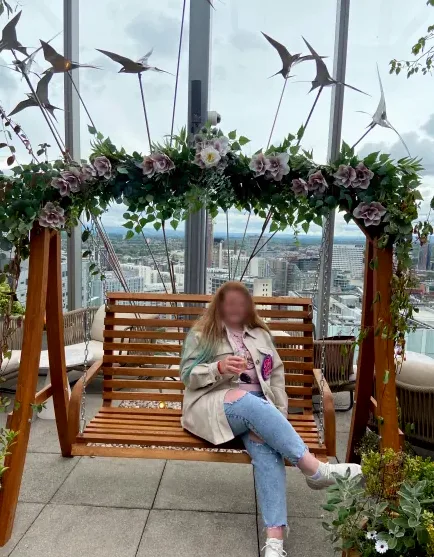 Katrine, 25