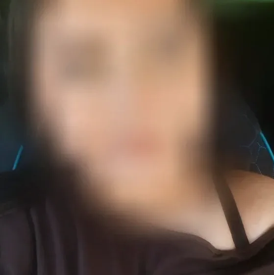 Laura, 18