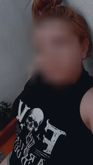 Laura, 35