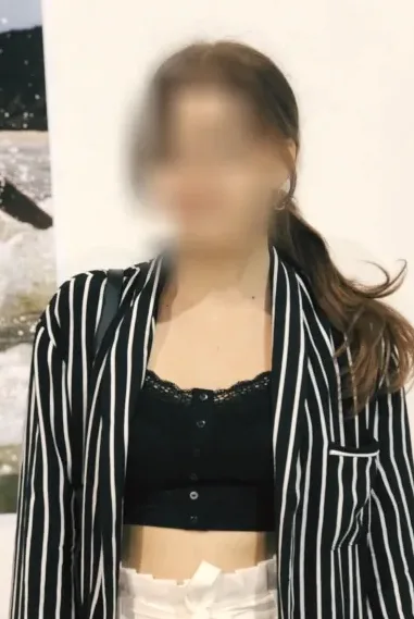 Rosa, 28