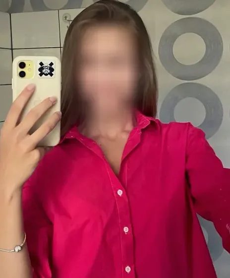 Rosa, 27