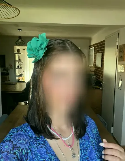 Sara, 23